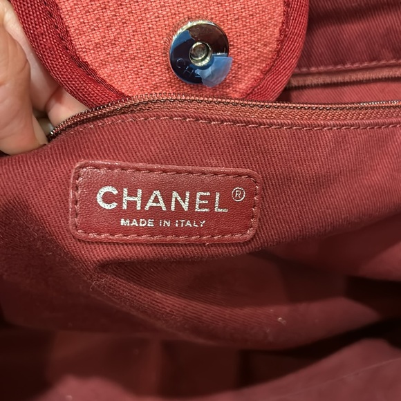Chanel large tote - Picture 3 of 8